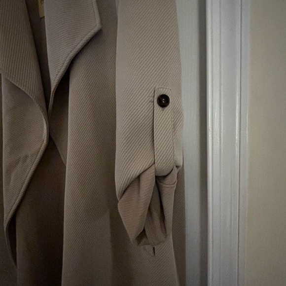 Entro Elegant Beige Trench Coat - Picture 2 of 6